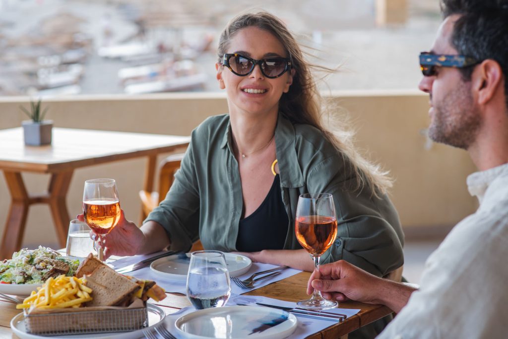 Avra Seaside Bar & Restaurant — photo 3